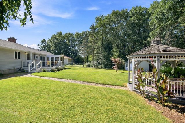 47 Overlook Dr, Easthampton, MA 01027