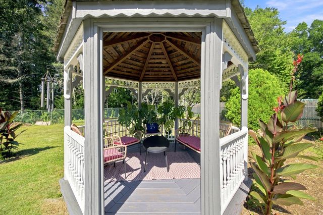 47 Overlook Dr, Easthampton, MA 01027