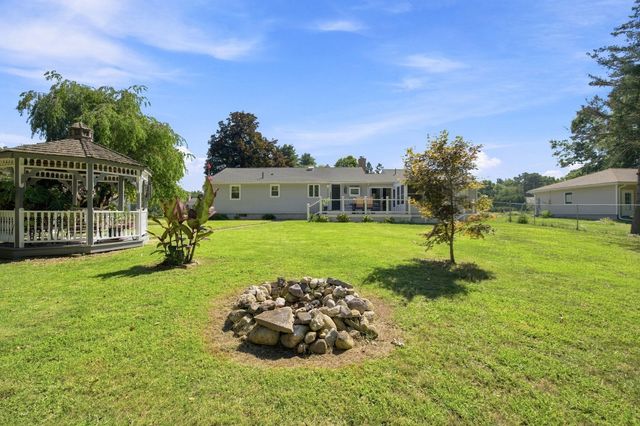 47 Overlook Dr, Easthampton, MA 01027