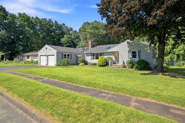47 Overlook Dr, Easthampton, MA 01027