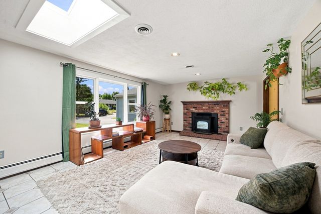 47 Overlook Dr, Easthampton, MA 01027