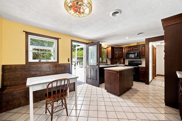 47 Overlook Dr, Easthampton, MA 01027