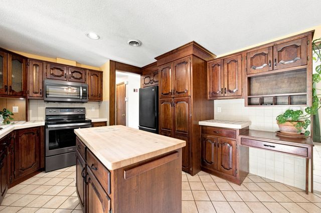 47 Overlook Dr, Easthampton, MA 01027
