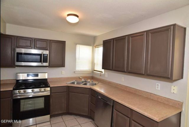 11108 WHITEY FORD Street, El Paso, TX 79934