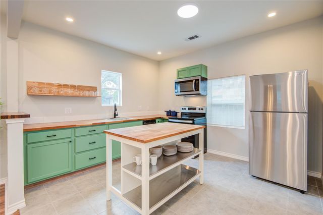 2712 Link Road, Houston, TX 77009