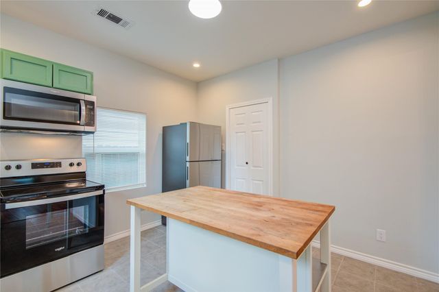2712 Link Road, Houston, TX 77009