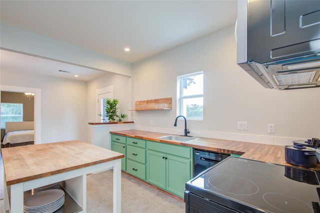 2712 Link Road, Houston, TX 77009