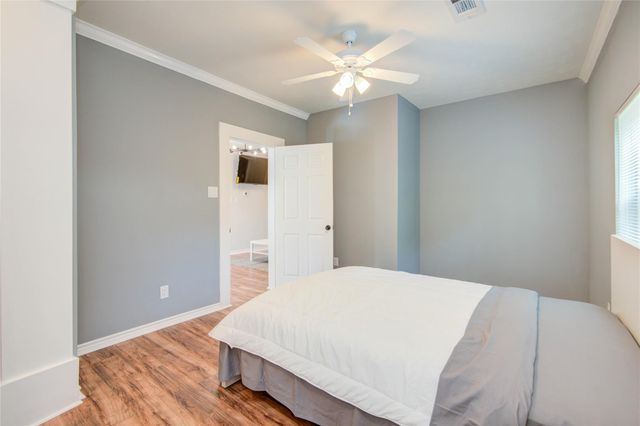 2712 Link Road, Houston, TX 77009