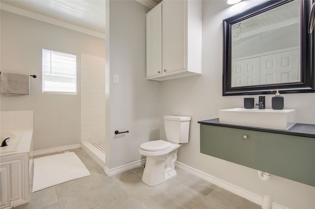 2712 Link Road, Houston, TX 77009