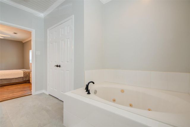 2712 Link Road, Houston, TX 77009