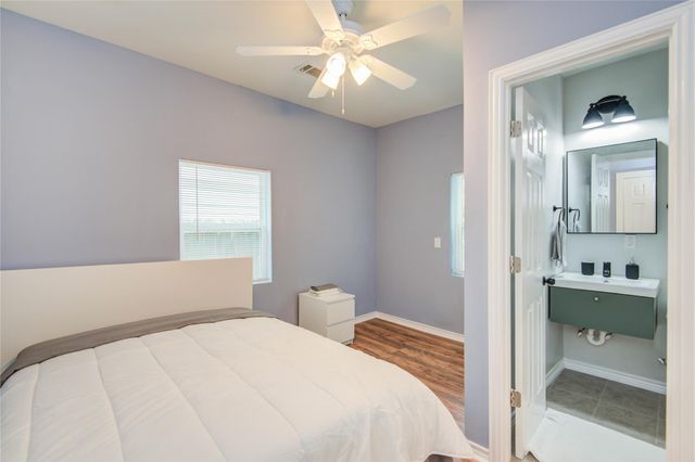 2712 Link Road, Houston, TX 77009