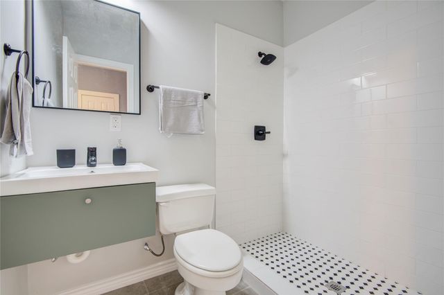 2712 Link Road, Houston, TX 77009