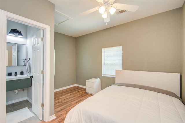 2712 Link Road, Houston, TX 77009