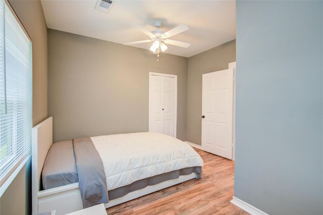 2712 Link Road, Houston, TX 77009