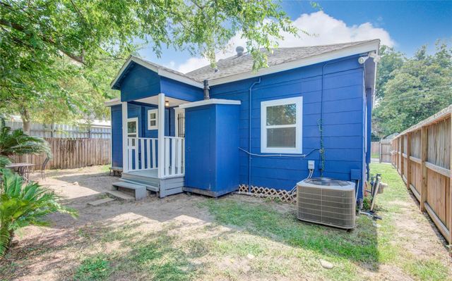 2712 Link Road, Houston, TX 77009