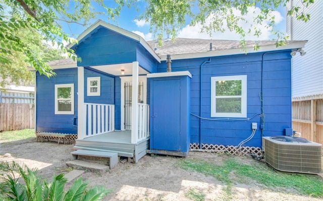 2712 Link Road, Houston, TX 77009