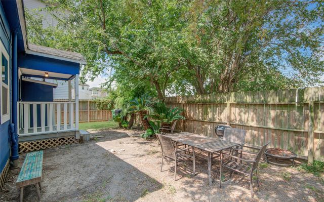 2712 Link Road, Houston, TX 77009