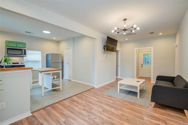 2712 Link Road, Houston, TX 77009
