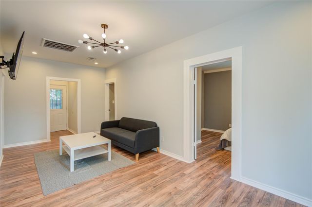 2712 Link Road, Houston, TX 77009