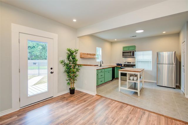 2712 Link Road, Houston, TX 77009