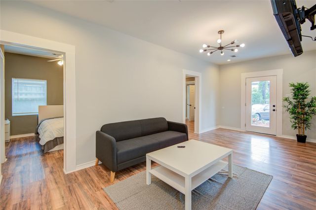 2712 Link Road, Houston, TX 77009