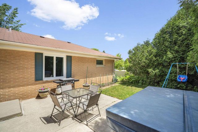 117 W Monroe STREET, Port Washington, WI 53074