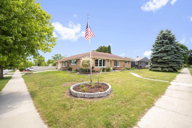 117 W Monroe STREET, Port Washington, WI 53074