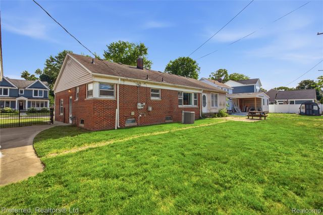 860 Palmer Street, Plymouth, MI 48170