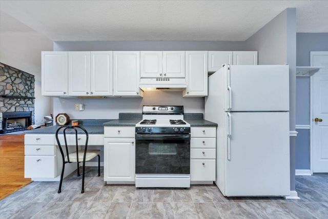 430 Virginian DR, Christiansburg, VA 24073