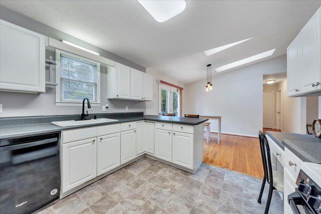 430 Virginian DR, Christiansburg, VA 24073