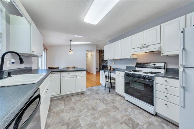 430 Virginian DR, Christiansburg, VA 24073