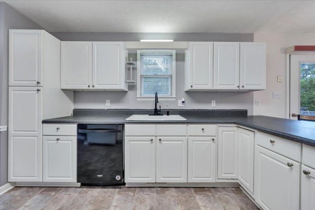430 Virginian DR, Christiansburg, VA 24073