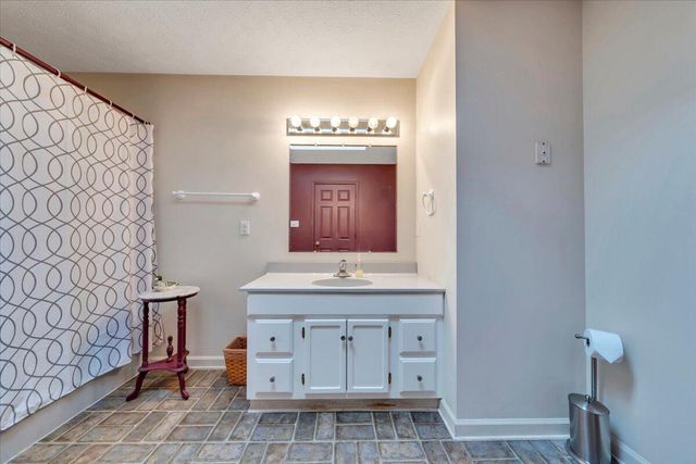 430 Virginian DR, Christiansburg, VA 24073