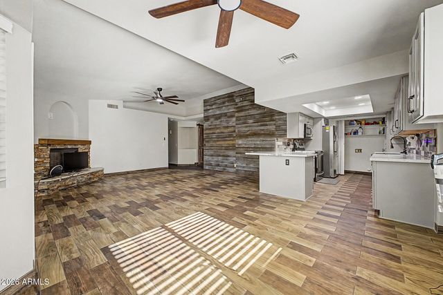 7338 E GREENWAY Street, Mesa, AZ 85207