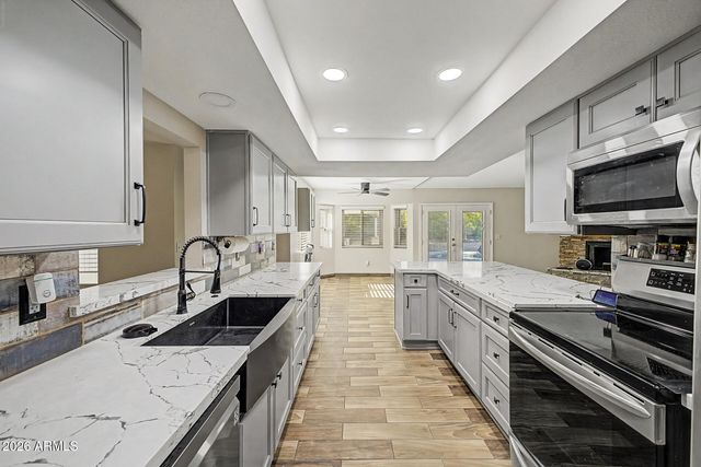 7338 E GREENWAY Street, Mesa, AZ 85207