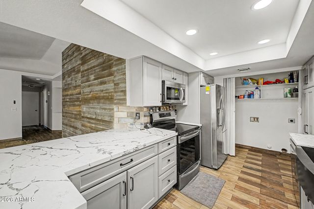 7338 E GREENWAY Street, Mesa, AZ 85207
