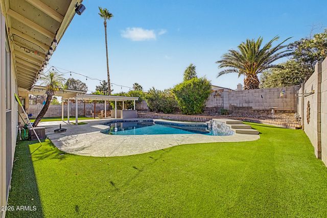 7338 E GREENWAY Street, Mesa, AZ 85207