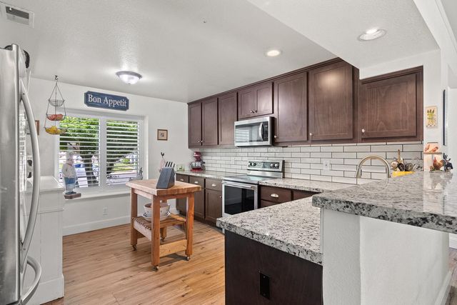 13132 Heather Dr, Waterford, CA 95386