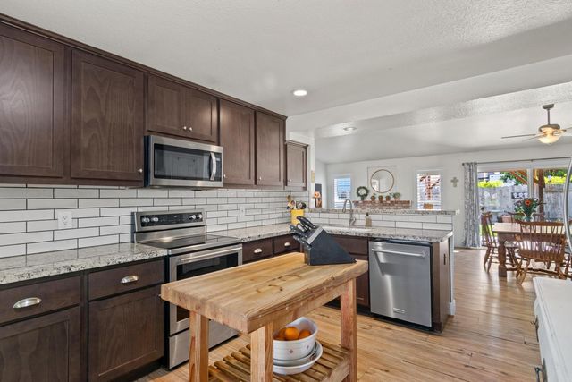 13132 Heather Dr, Waterford, CA 95386