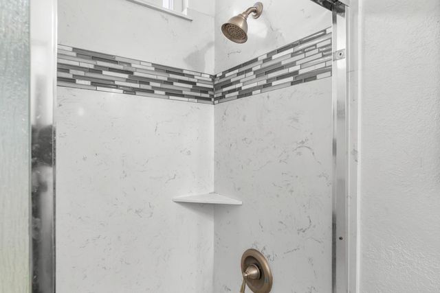 13132 Heather Dr, Waterford, CA 95386