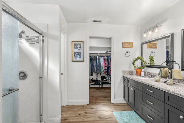 13132 Heather Dr, Waterford, CA 95386