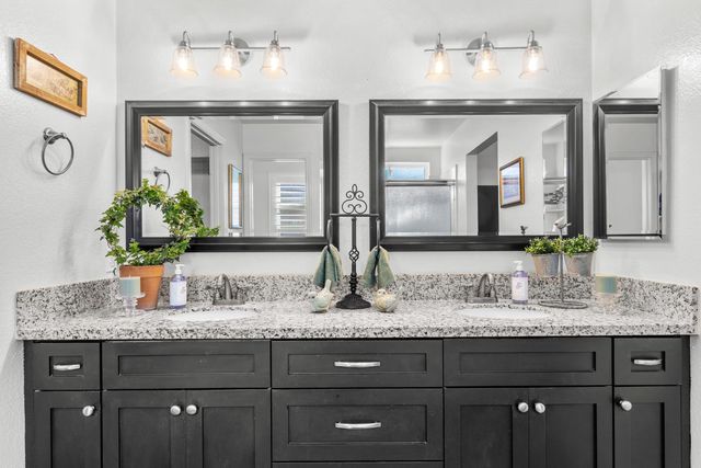 13132 Heather Dr, Waterford, CA 95386