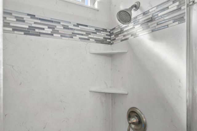 13132 Heather Dr, Waterford, CA 95386