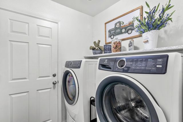 13132 Heather Dr, Waterford, CA 95386