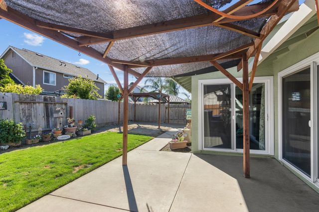 13132 Heather Dr, Waterford, CA 95386