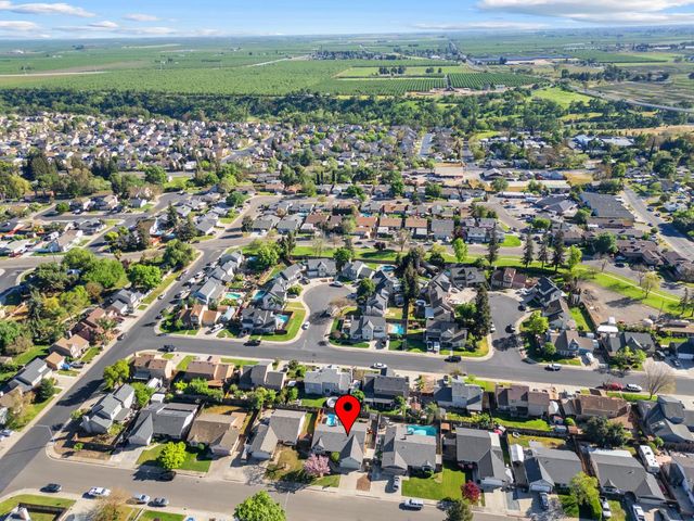 13132 Heather Dr, Waterford, CA 95386