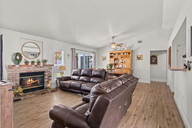 13132 Heather Dr, Waterford, CA 95386