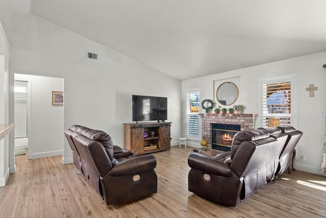 13132 Heather Dr, Waterford, CA 95386