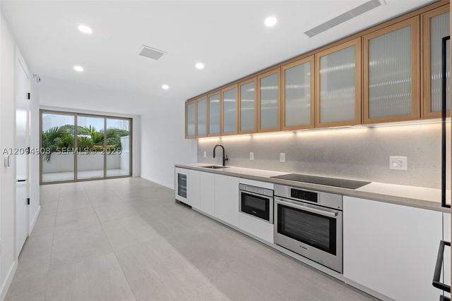 2200 Brickell Ave 206, Miami, FL 33129