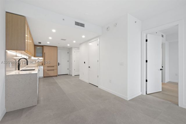 2200 Brickell Ave 206, Miami, FL 33129